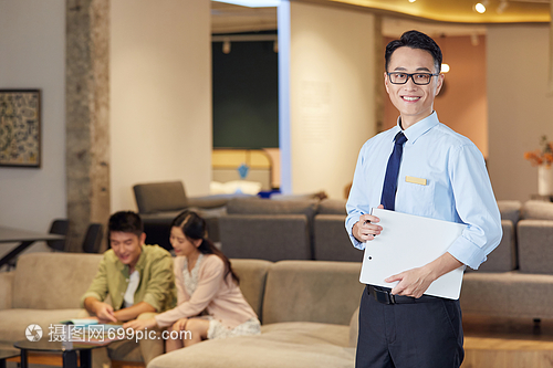 專業(yè)形象，信任之基——論家具店銷售人員的形象塑造與銷售藝術(shù)